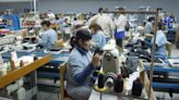 Masivos despidos en una fábrica de calzado por no poder importar insumos