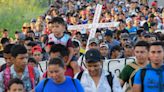Nueva caravana migrante sale de Suchiate, Chiapas; se dirige hacia Estados Unidos