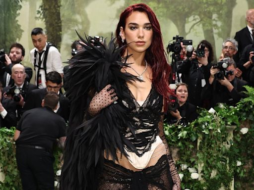 Todo sobre el look lencero de Dua Lipa en la Met Gala 2024