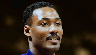 Mavs GM on why they passed up on Karl Malone in the 1985 NBA Draft: "Oakley is a man, Malone is half a man"