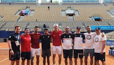 Entrenamiento de lujo: Nicolás Jarry comparte con Novak Djokovic en la previa a París 2024 - La Tercera