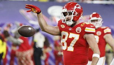 Kansas City Chiefs sign tight end Travis Kelce to new record contract