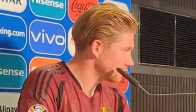 Watch Kevin De Bruyne storm out of live interview after 'stupid' question