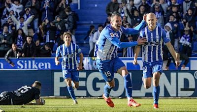 La «fiesta» del Alavés por el gol del jugador que «corre por dieciséis»