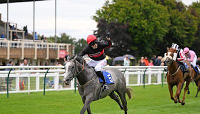 Ned Sangster wins the amateur riders race with Lady Wingalong