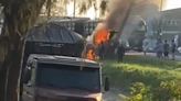 Motorista salta de carro em chamas após colidir contra poste no PR; veja o vídeo