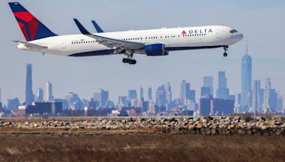 NYC-to-LA Delta flight 520 returns to JFK after slide falls off Boeing aircraft