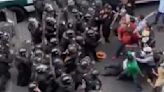 Videos: Así el enfrentamiento entre maestros de la CNTE y policías hoy en el Zócalo