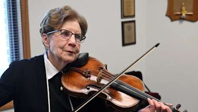 ‘Never stop learning’: 91-year violin teacher behind Arlington Heights’ Betty Haag music academy prepares to retire