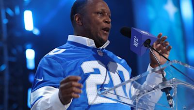 Lions legend Barry Sanders releases statement after recent health scare