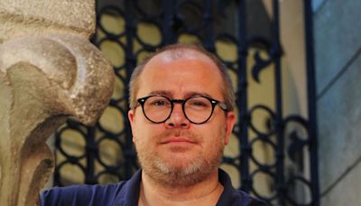 Carlos Basso publica nueva novela de misterio y conspiraciones en el mundo literario - La Tercera