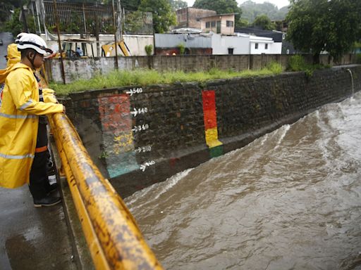 Al menos 11 fallecidos y más de 800 albergados por las intensas lluvias en El Salvador