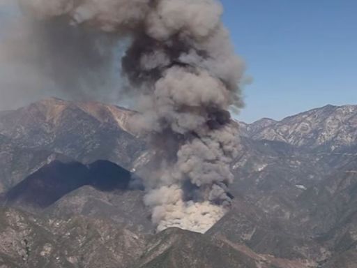 Watch: Firefighters battle brush fire in Angeles National Forest above Glendora