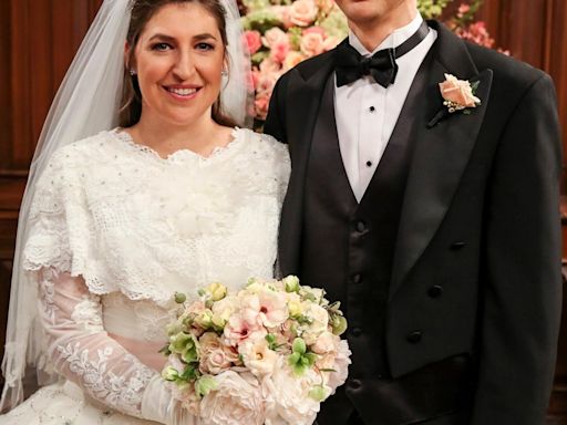 Jim Parsons and Mayim Bialik Reunite in Young Sheldon Finale: Photo