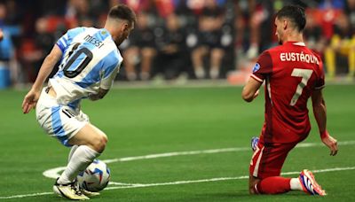 Copa America grass vs. turf fields: Bielsa, Scaloni, Vinicius criticize pitches of USA stadiums | Sporting News