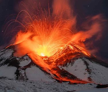 Mount Etna volcanic eruption closes Catania international airport