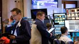 Wall Street abre positivo tras datos de desaceleración en EU