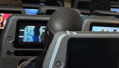 SIA passenger wears helmet after recent flight turbulence; Singaporeans react