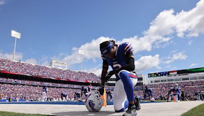 Bills' Damar Hamlin, Cardinals' James Conner exchange jerseys post game