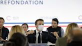 Emmanuel Macron volvió a usar barbijo en un evento público ante la suba de casos de Covid-19 en Francia