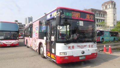 公車無法靠邊停！桃園客運宣布「取消站牌」 鄉民嘆：違停仔贏了