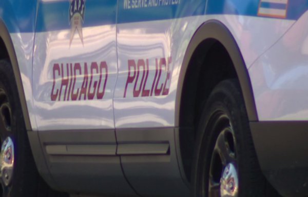 2 men robbed by armed group in Chicago's West Loop, police say