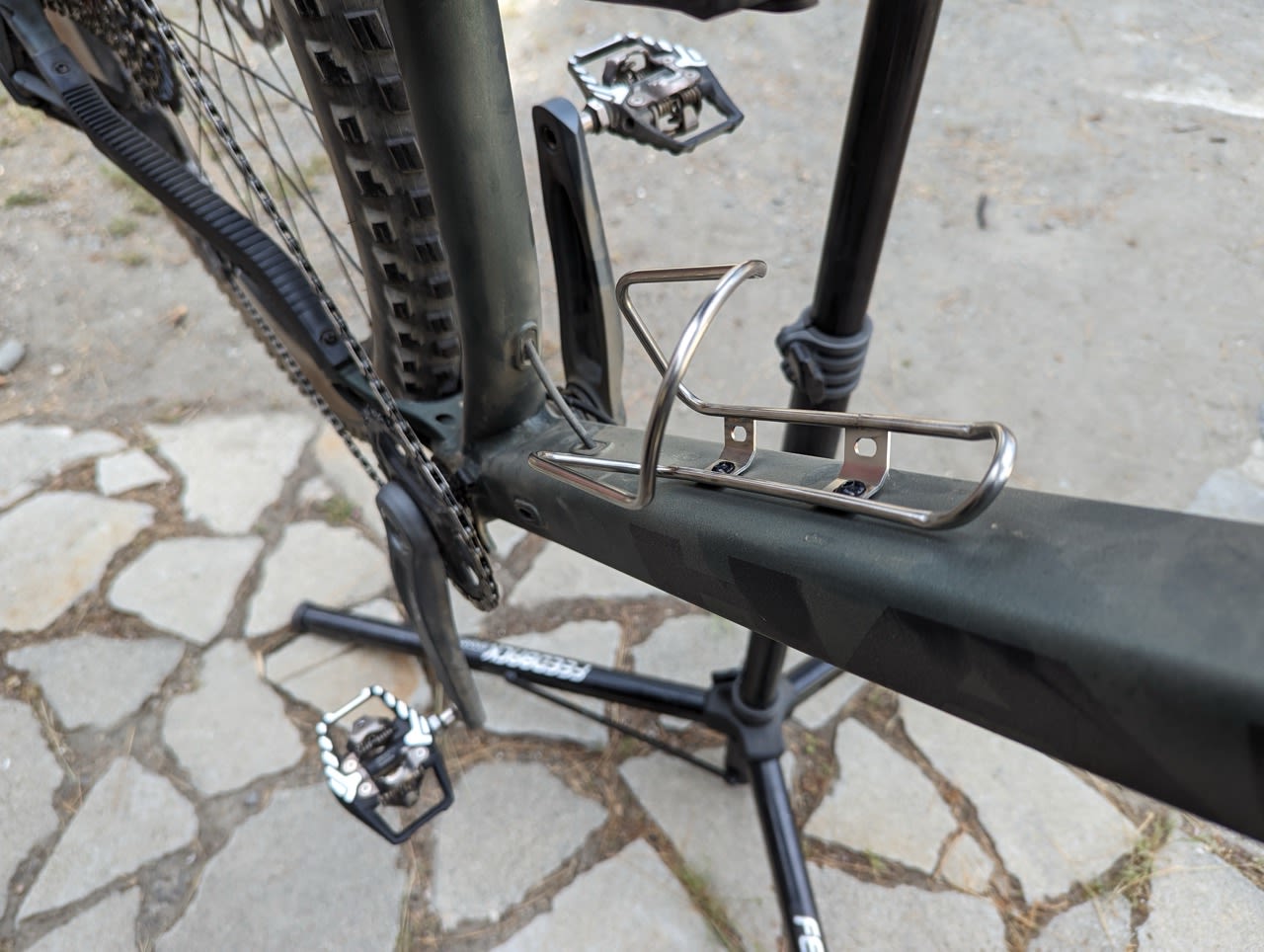Gettin' Some on the Side, the King Cage Stainless Steel Side Loader Bottle Cage, a Review