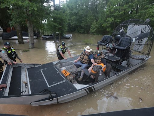 Hundreds rescued from Texas floods as forecast calls for more rain and rising water