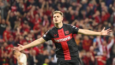 Josip Stanisic salva una vez más el invicto del Leverkusen