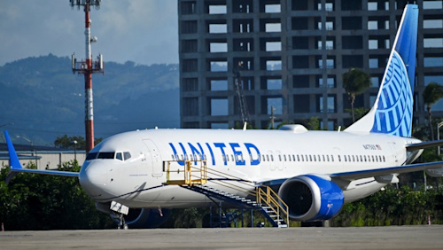 Baseball coach filmed in cockpit under FAA investigation in US