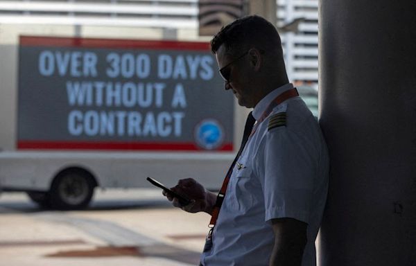 Air Canada strikes last-minute deal with pilots' union, averting strike