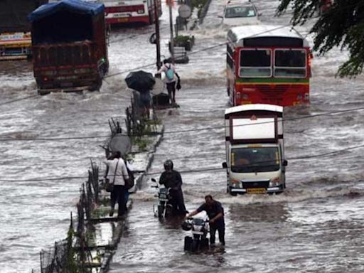 Gujarat: Heavy rainfall in parts of state cause waterlogging, traffic snarls