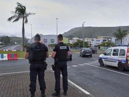 Francia envía refuerzos a Nueva Caledonia por disturbios