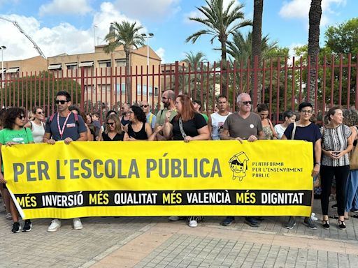 Las familias del Miguel de Cervantes vuelven a protestar por las obras en la cubierta del centro