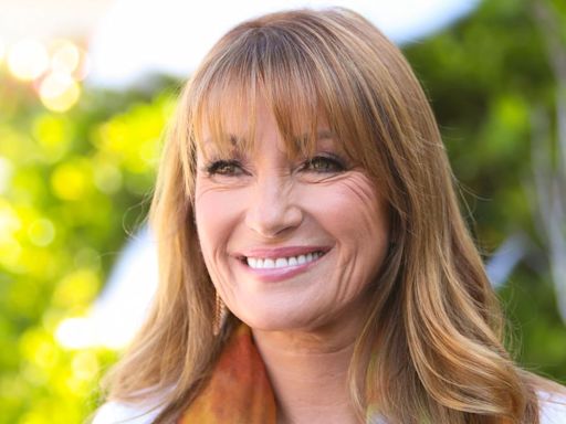 Jane Seymour "Sets the Record Straight" on Rumors She's Had Cosmetic Surgery
