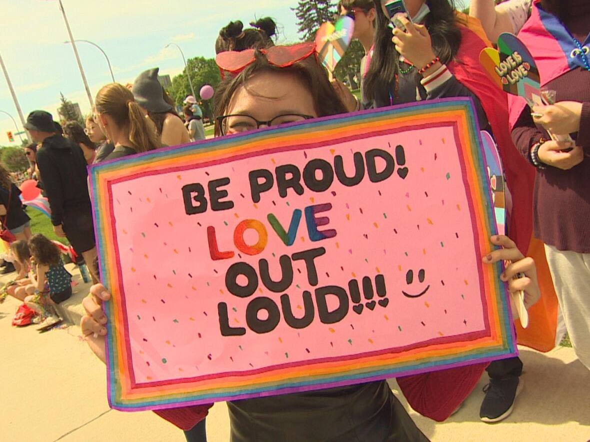 Thousands participate in biggest Winnipeg Pride parade yet