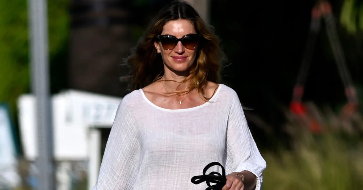 Get Gisele Bundchen's Rich-Mom Dog-Walking Look for $29