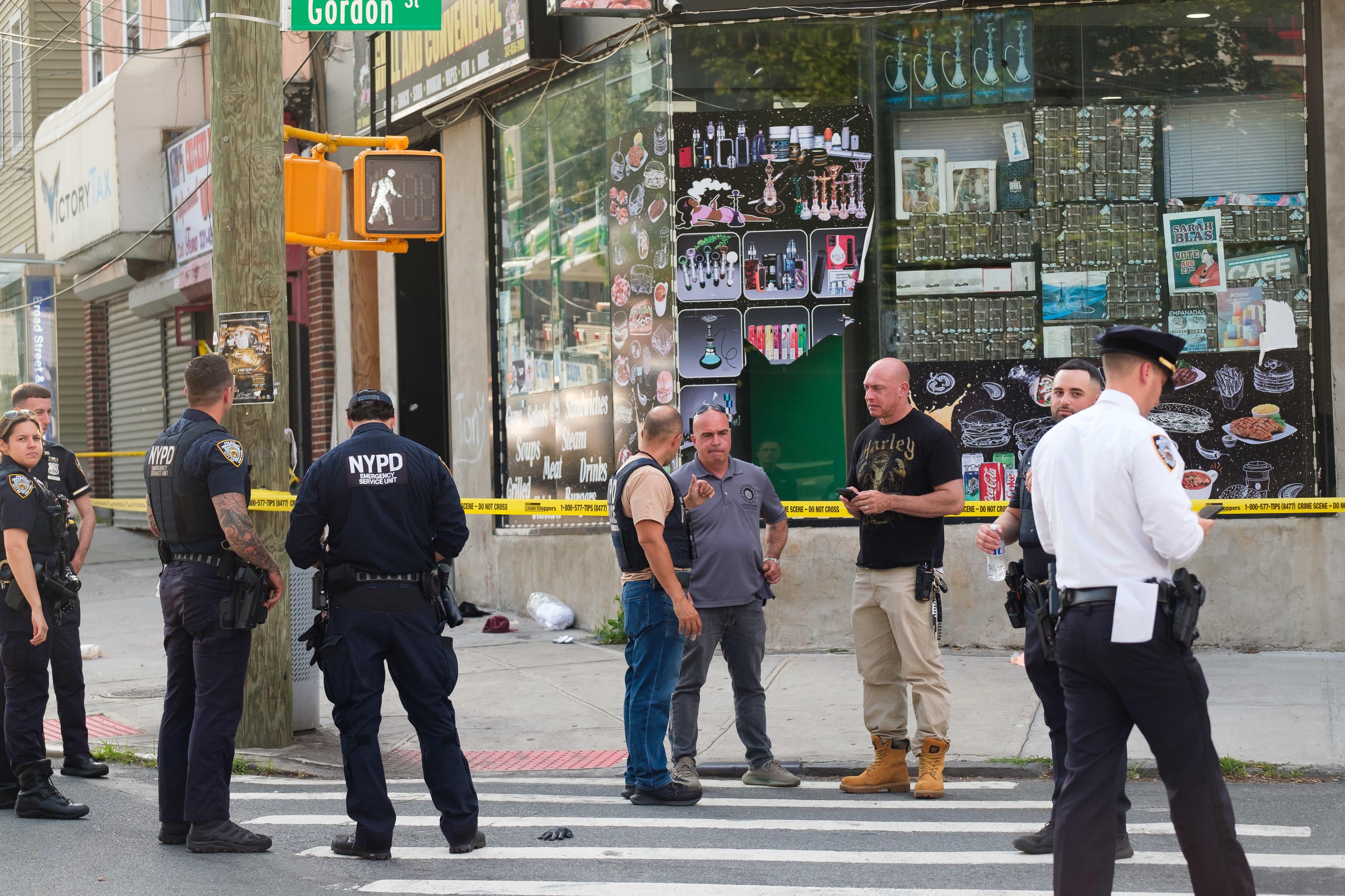 One man dead, another wounded in Staten Island knife fight