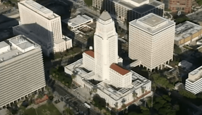 Bandera de Orgullo ondeará por primera vez sobre el Ayuntamiento de Los Ángeles