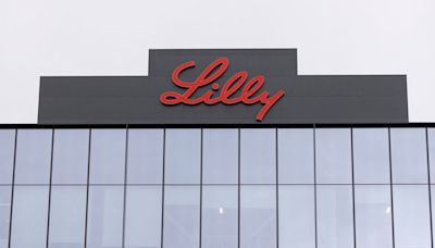 Eli Lilly hits an all-time high. Wall Street handicaps Monday's key Alzheimer's drug meeting