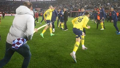 Detenidos doce hinchas del Trabzonspor por agredir a jugadores del Fenerbahçe