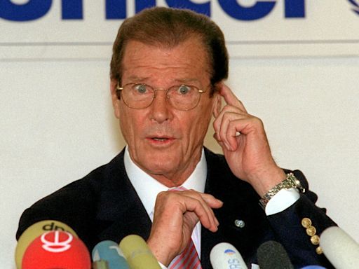 Non, la tombe de Roger Moore à Monaco n'a pas été profanée