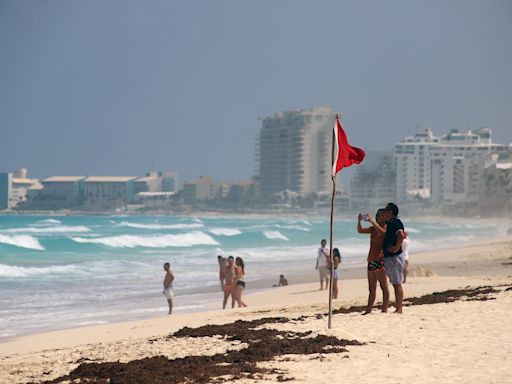 México prevé que el huracán Beryl toque tierra este jueves en la noche cerca a Tulum