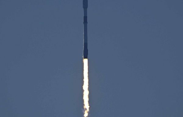 SpaceX launches 20 satellites atop Falcon 9 into orbit