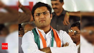 BJP leader Ashok Tanwar joins Congress at Rahul Gandhi's rally in Haryana's Mahendragarh | Chandigarh News - Times of India