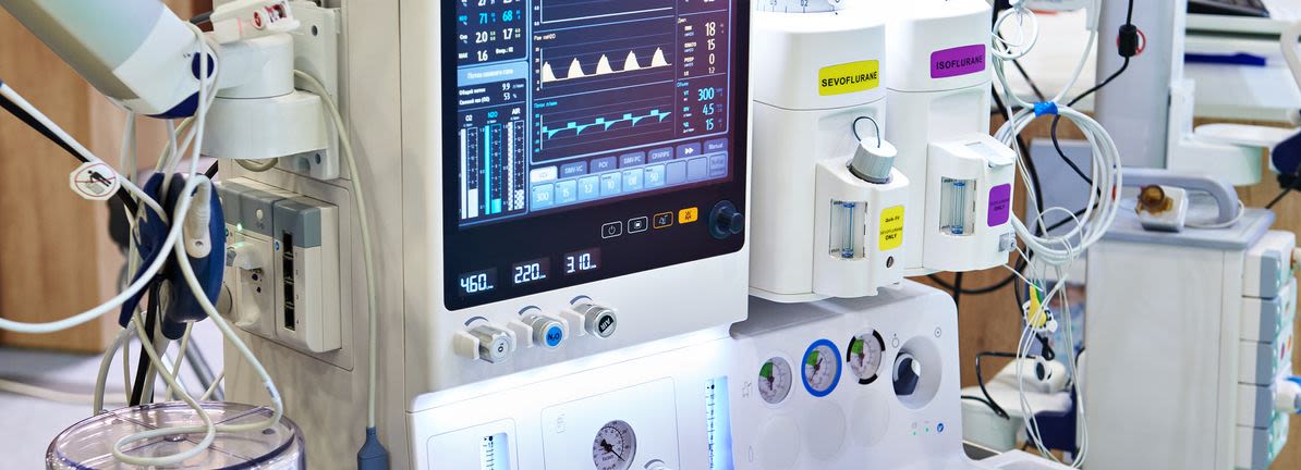 Siemens Healthineers AG (ETR:SHL) stock most popular amongst public companies who own 76%, while individual investors hold 13%