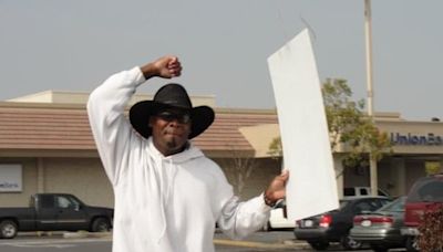 ‘Dancing Cowboy’ dead at 47; family thanks community for honking its love back at street corner smile-maker