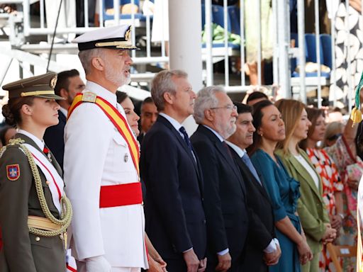 La princesa Leonor acompaña a los Reyes a la Escuela Naval de Marín semanas antes de su ingreso en la Armada
