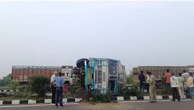 18 Dead After Bihar-Delhi Sleeper Bus Collides With Milk Tanker On Agra-Lucknow Expressway, CM Adityanath Reacts