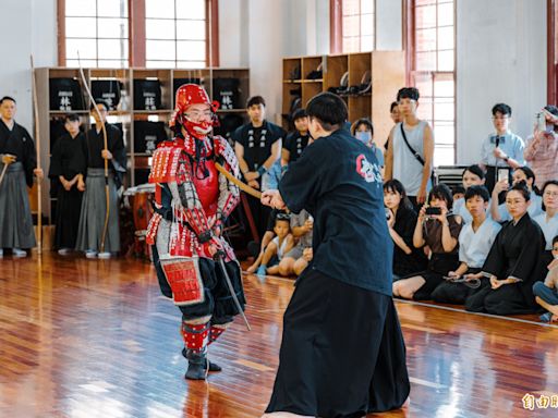 高雄武德殿落成百年 宮本武藏第11代傳人劍術演武 - 自由藝文網